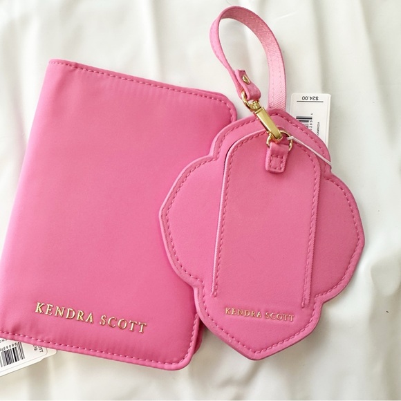 NWT Kendra Scott Luggage Tag and Passport Holder in Pink - Picture 9 of 10